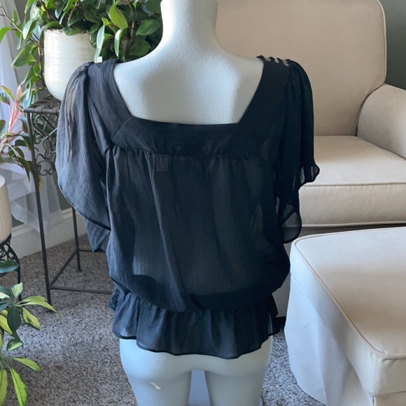 5/$25 Juniors Mudd brand short sleeved sheer blouse - Picture 4 of 6